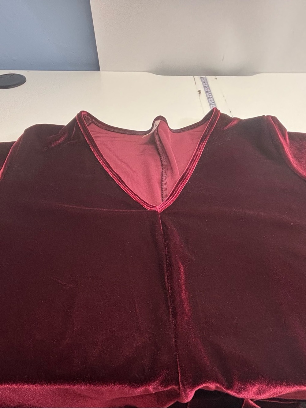 Smash + Tess Velvet V-Neck Short Sleeve Romper Jumpsuit
Burgundy Size L/ 6 - Picture 3 of 3